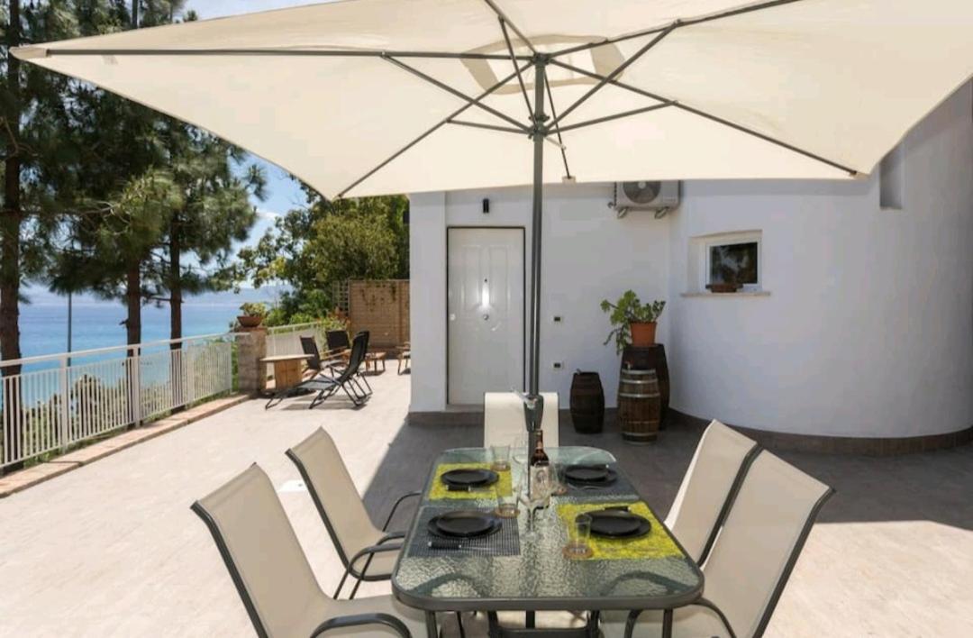 Villa'S Apartment On The Beach, Swimming Pool A/C ปาแลร์โม ภายนอก รูปภาพ
