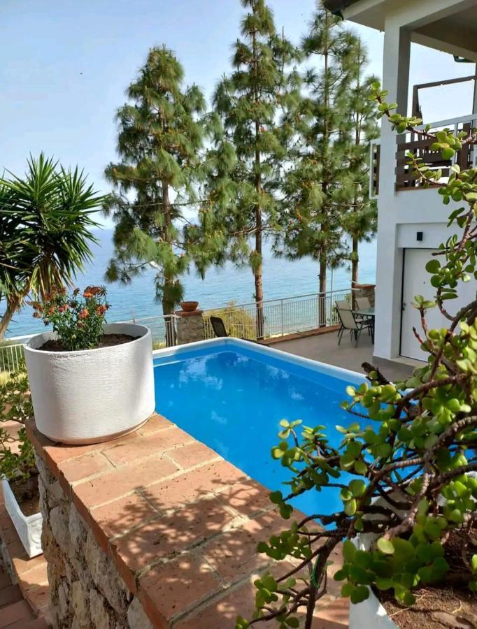 Villa'S Apartment On The Beach, Swimming Pool A/C ปาแลร์โม ภายนอก รูปภาพ